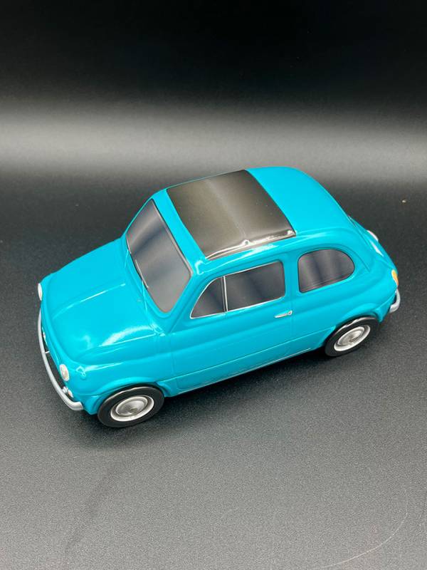 Lata de bombones con forma de FIAT 500 azul