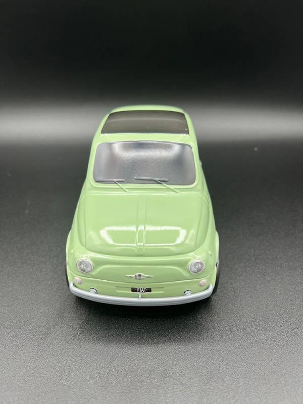 Lata de bombones con forma de FIAT 500 verde