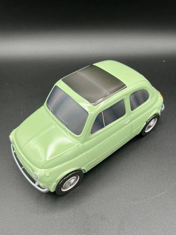 Lata de bombones con forma de FIAT 500 verde